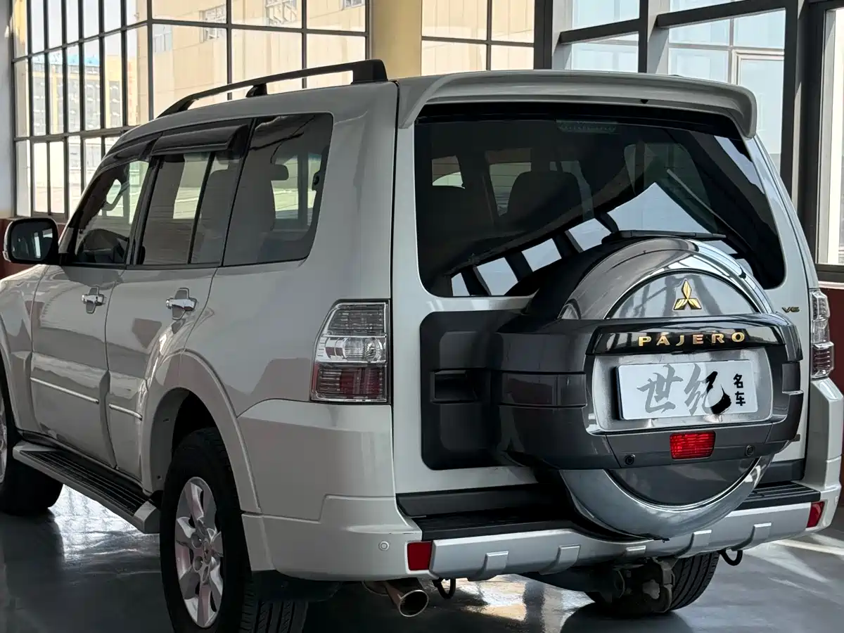Mitsubishi Pajero (Import) 2020 3.0L Automatic Premium Edition фото 8