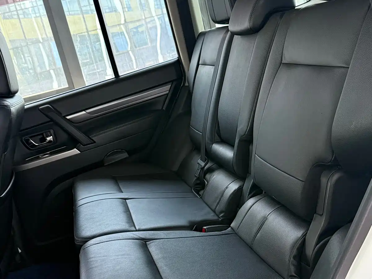 Mitsubishi Pajero (Import) 2020 3.0L Automatic Premium Edition фото 16