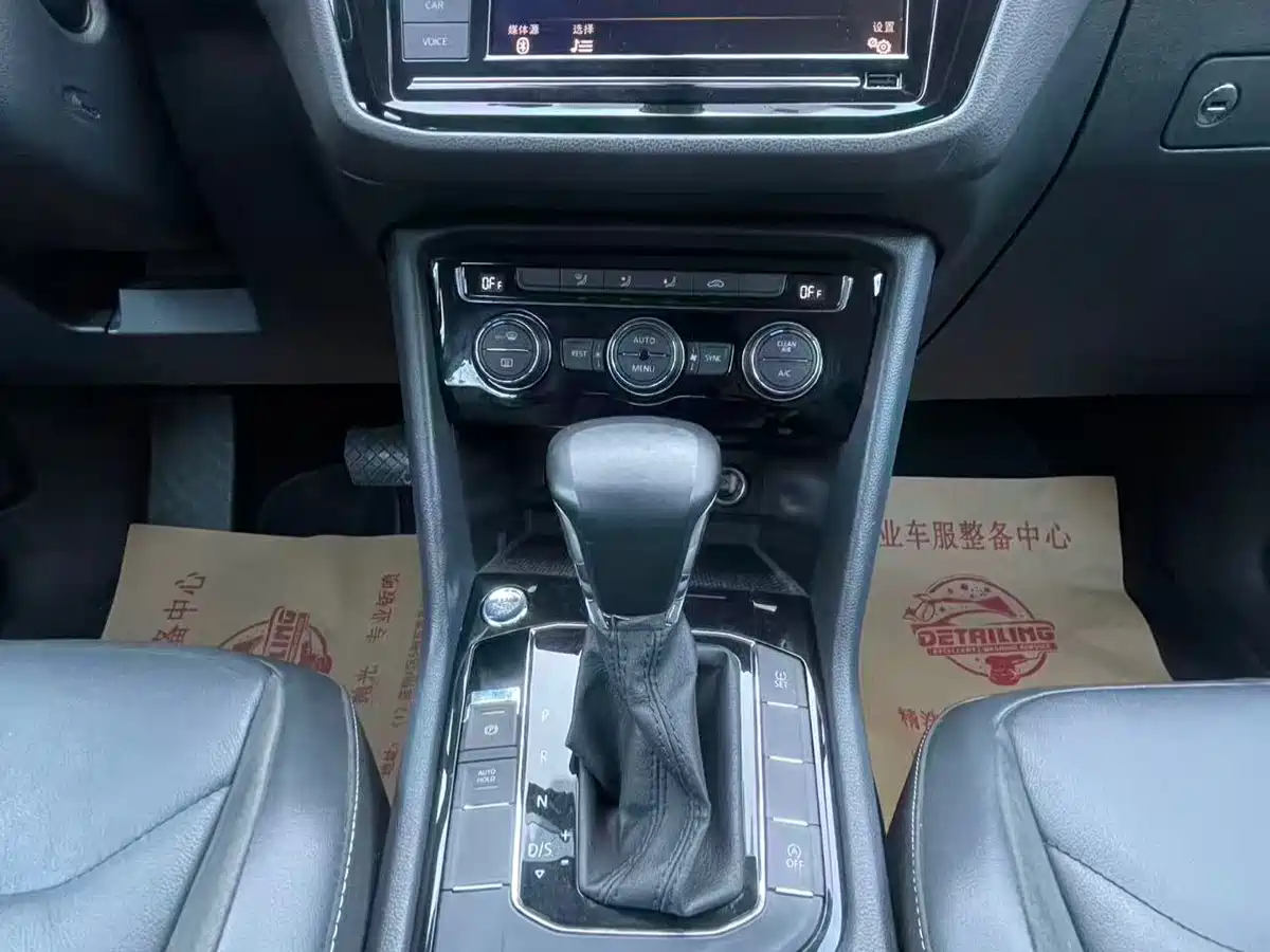 Volkswagen Tiguan L 2018 Facelift 330TSI Automatic 2WD Comfort Edition фото 9
