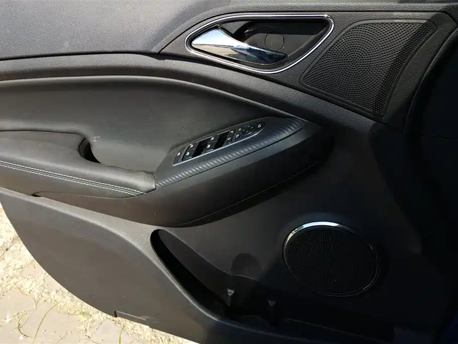 BYD Yuan New Energy 2018 EV360 Smart Connected Cool Edition фото 7