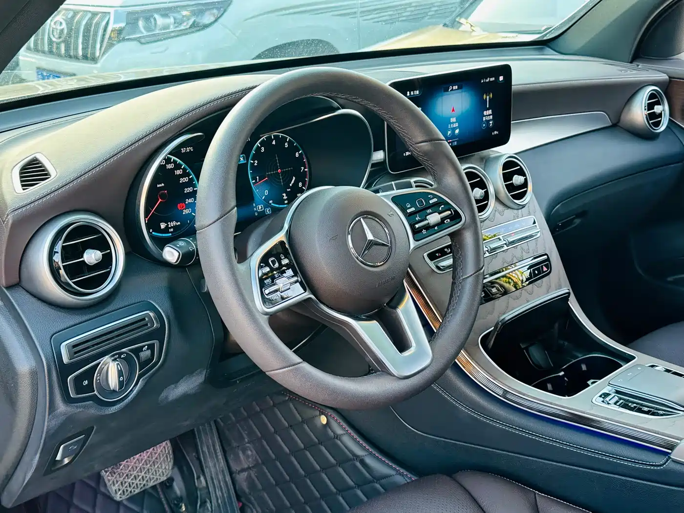 Mercedes-Benz GLC 2022 Model GLC 260 L 4MATIC Luxury Edition фото 8