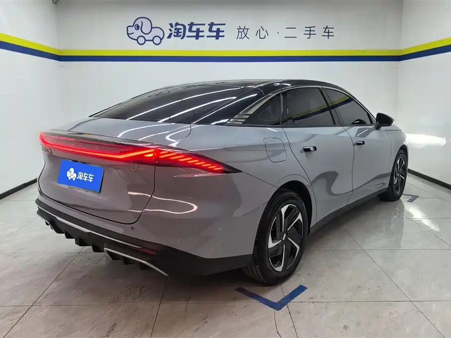 Geely Galaxy Galaxy L6 2024 125km PLUS Soaring Dragon Edition фото 3