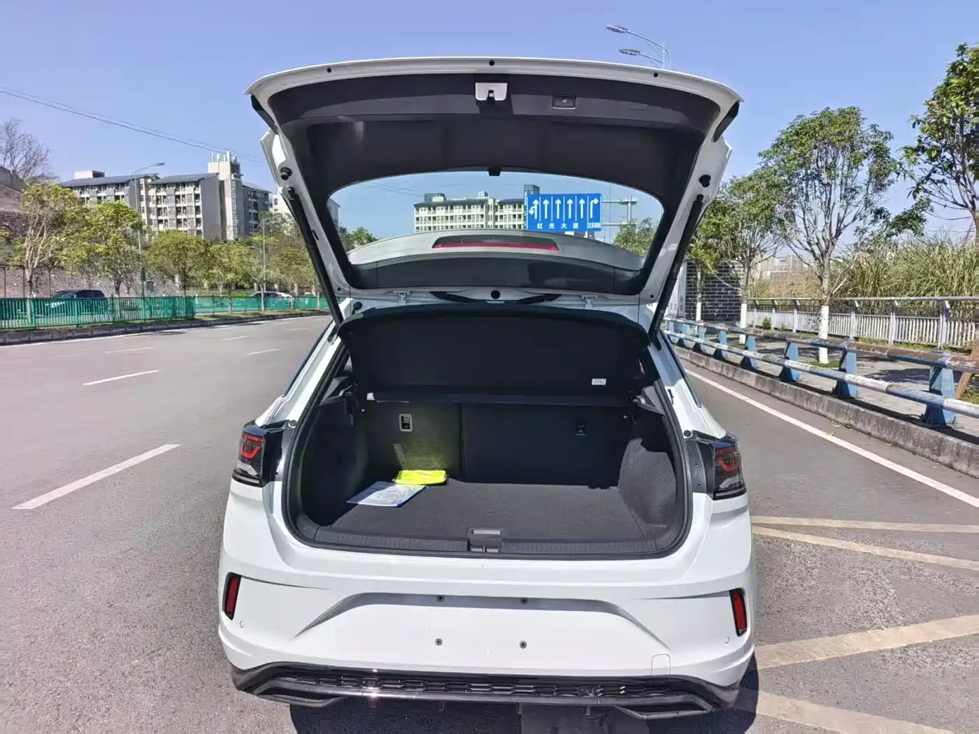VOLKSWAGEN T-ROC EXPLORING SONGS