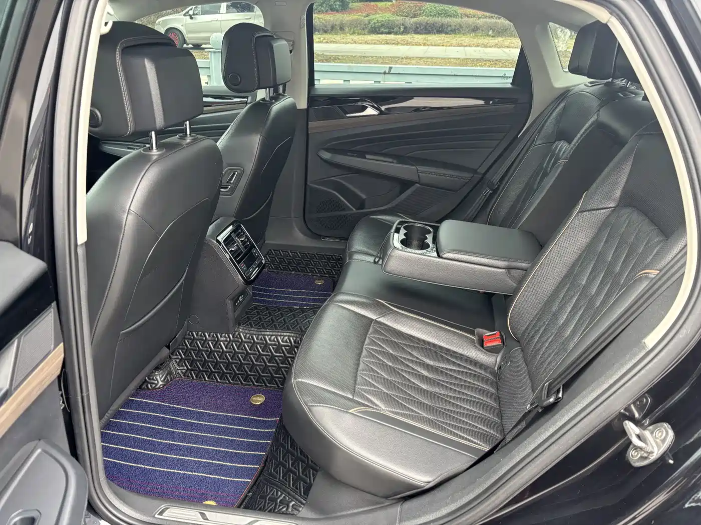 Volkswagen Passat 2021 Model 330TSI Luxury Edition фото 12