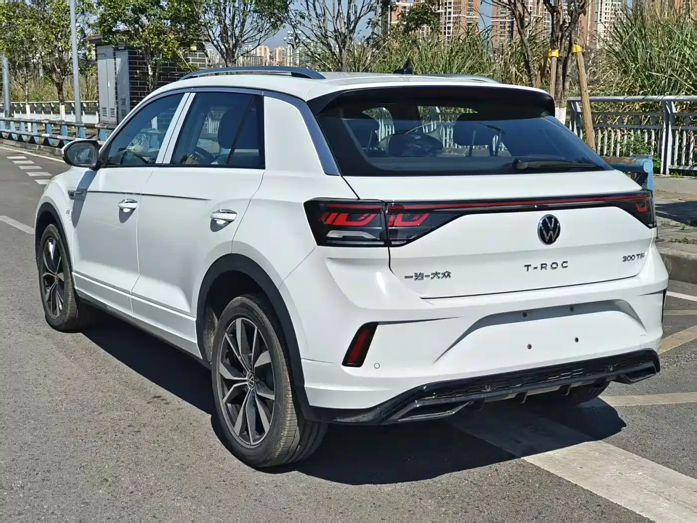 VOLKSWAGEN T-ROC EXPLORING SONGS