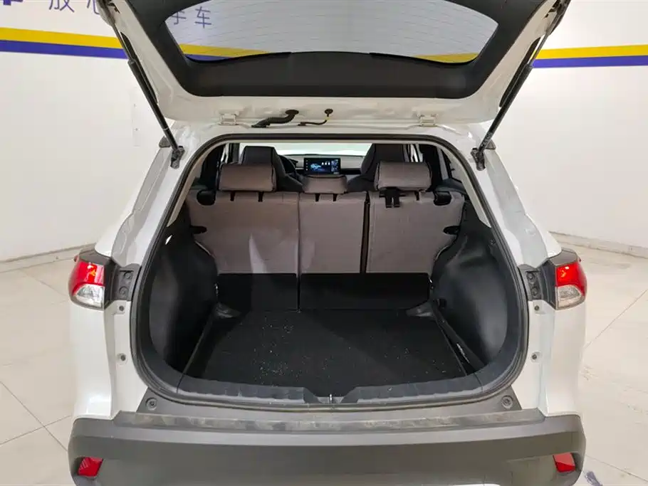 Toyota Corolla Cross 2024 Model 2.0L Pioneer Edition фото 4