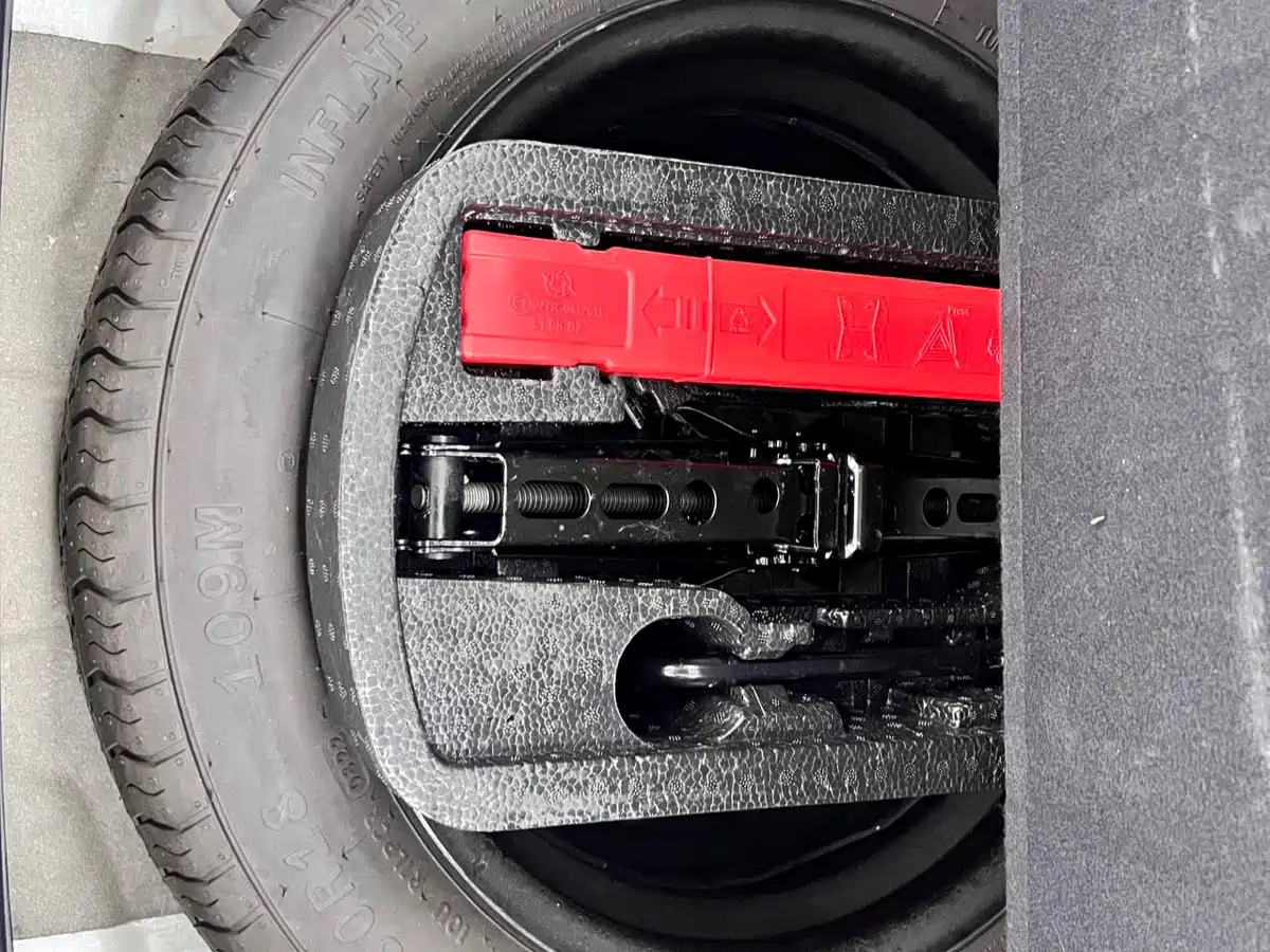 GEELY AUTOMOBILE VISION X6