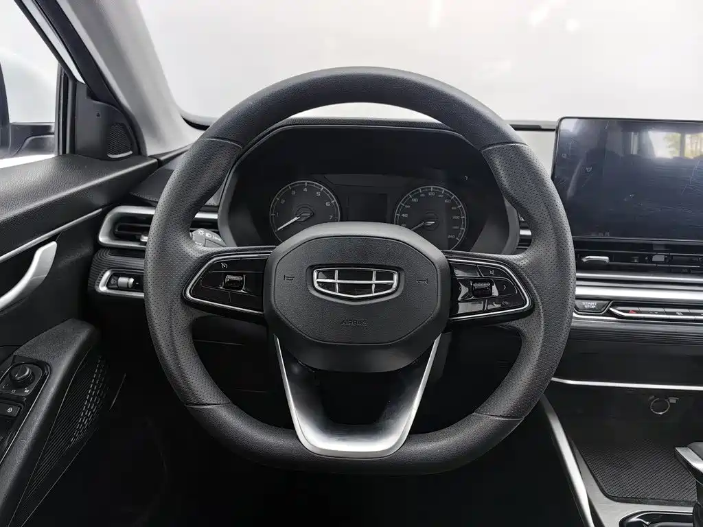 Фото 11 - Geely Emgrand