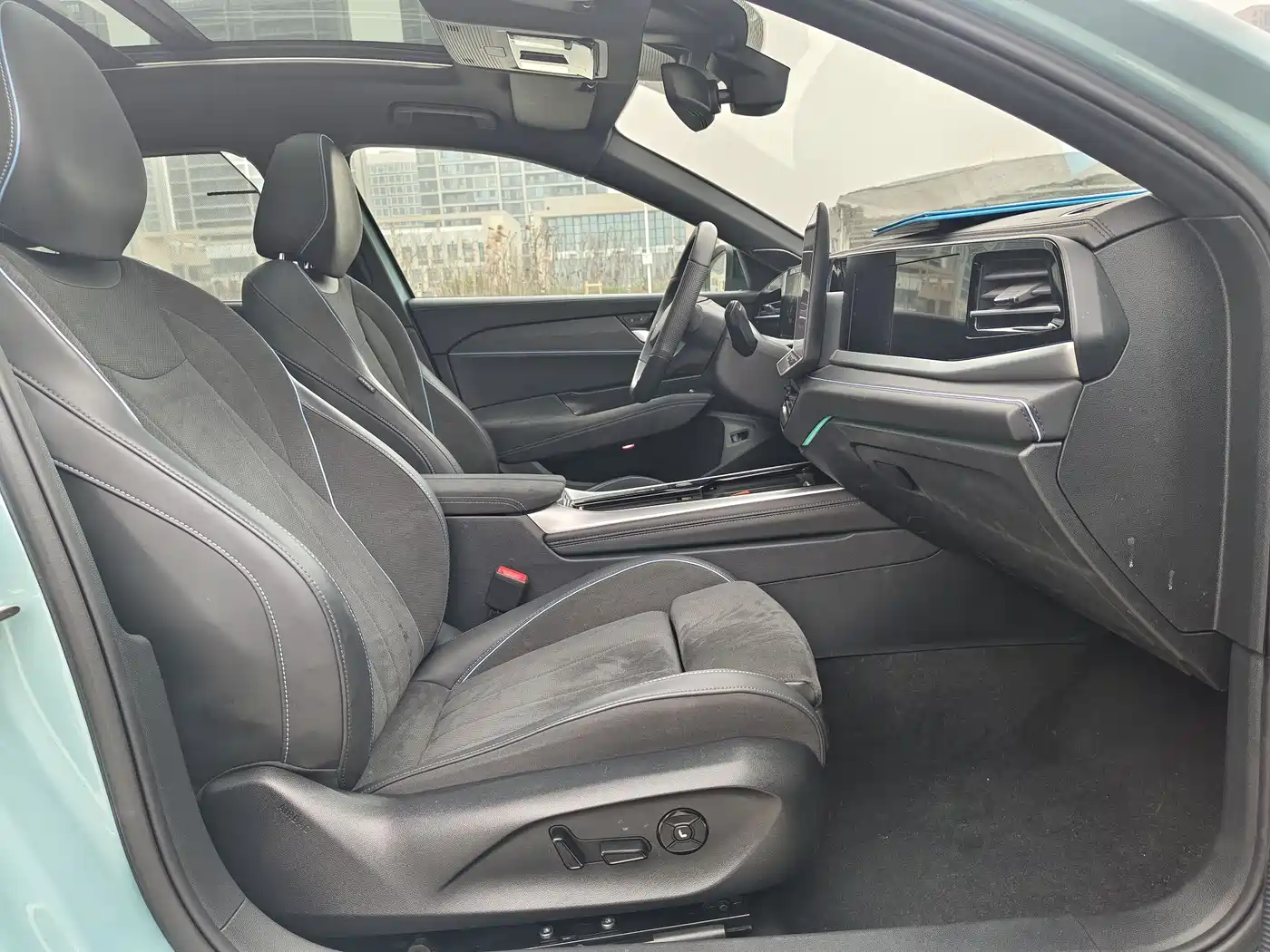 Volkswagen Passat 2025 Model Pro 380TSI Starlight Dragon Premium Edition фото 9