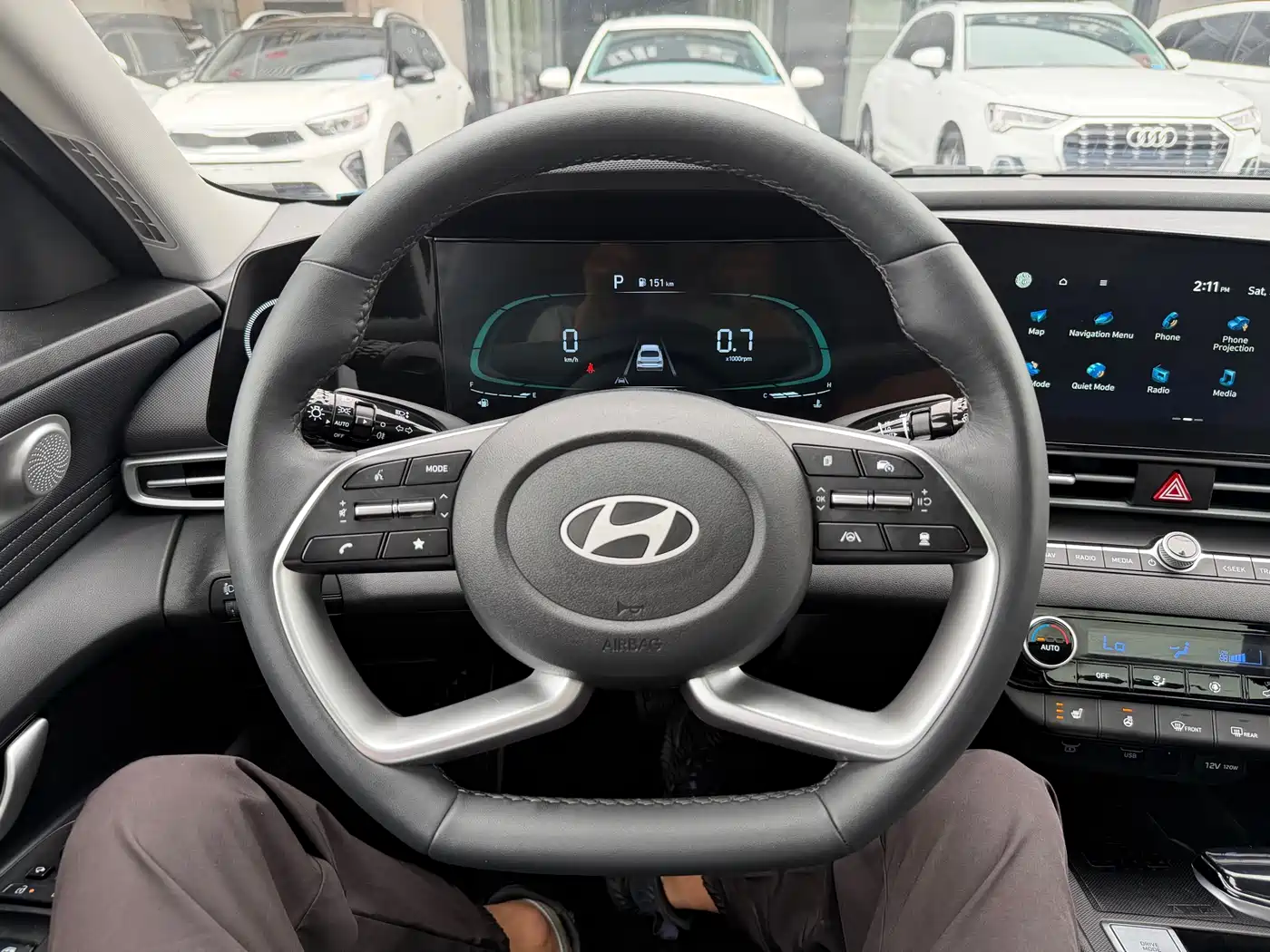 Hyundai Elantra 2023 Model 1.5L CVT LUX Premium Edition фото 12