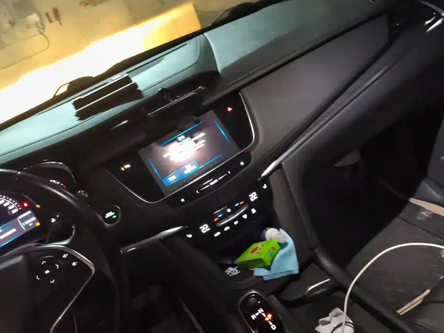 Cadillac XT5 2017 2016 25T Luxury Model