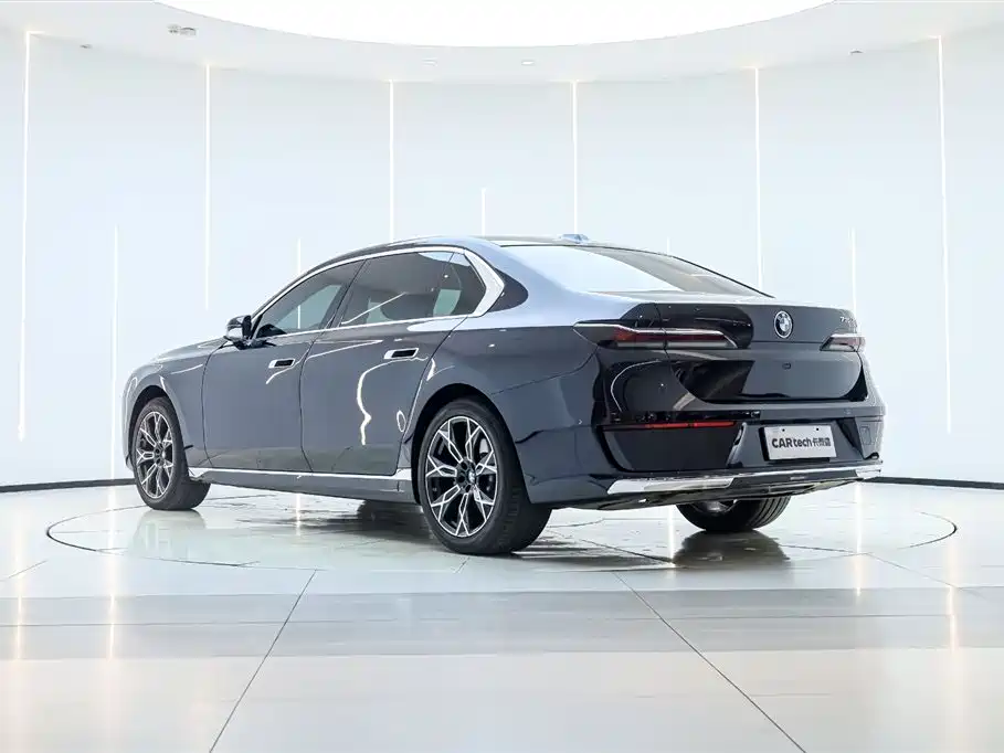 BMW 7-SERIES