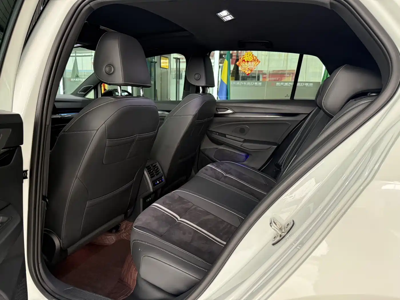 Volkswagen Golf 2023 Model 280TSI DSG R-Line фото 9