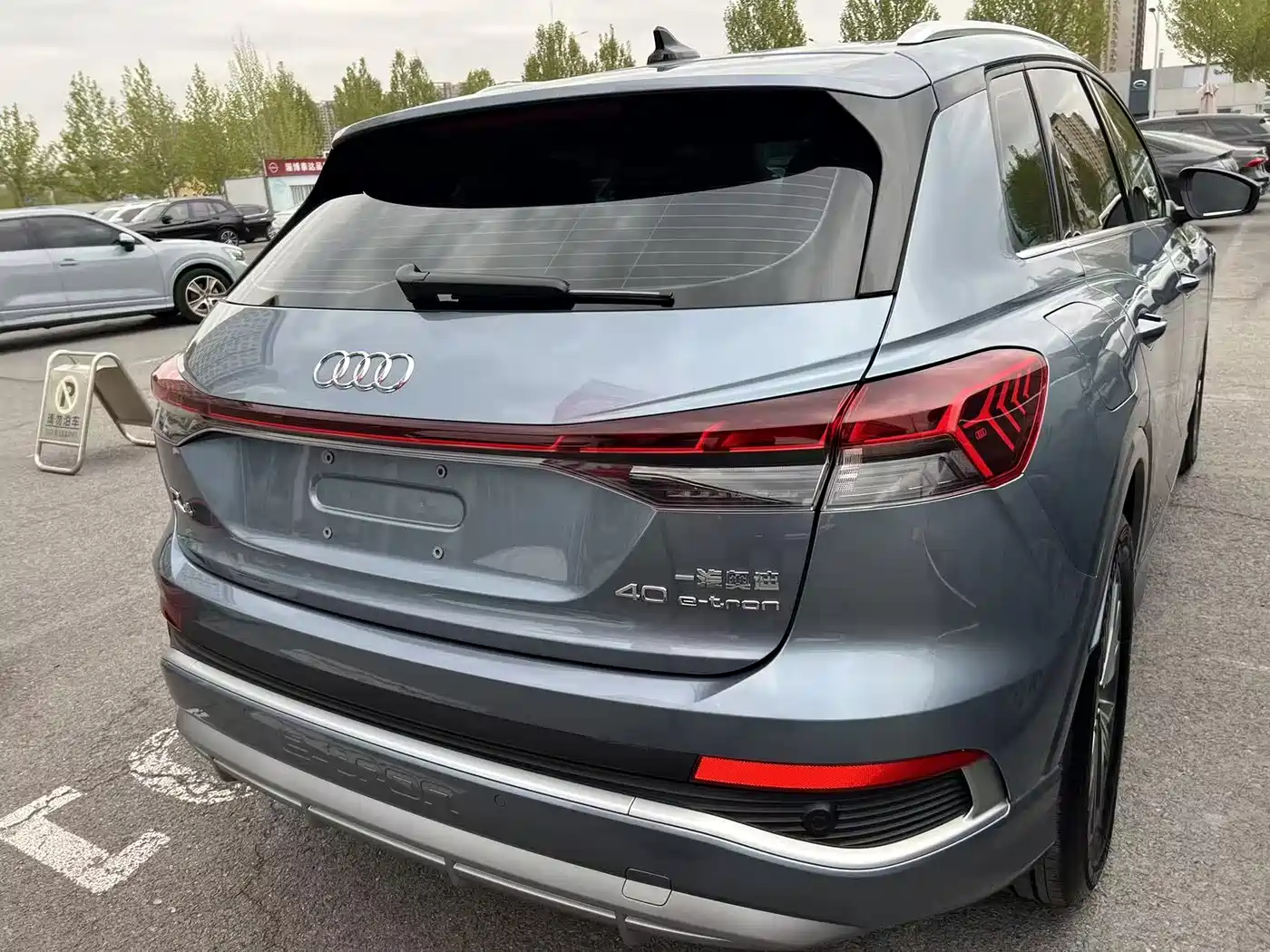 AUDI Q4 E TRON