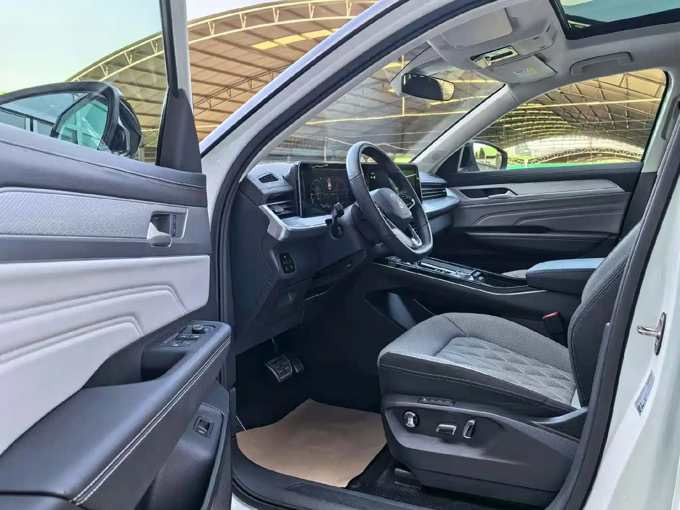 Volkswagen Talagon 2023 380TSI 4WD R-Line Touring Edition фото 7