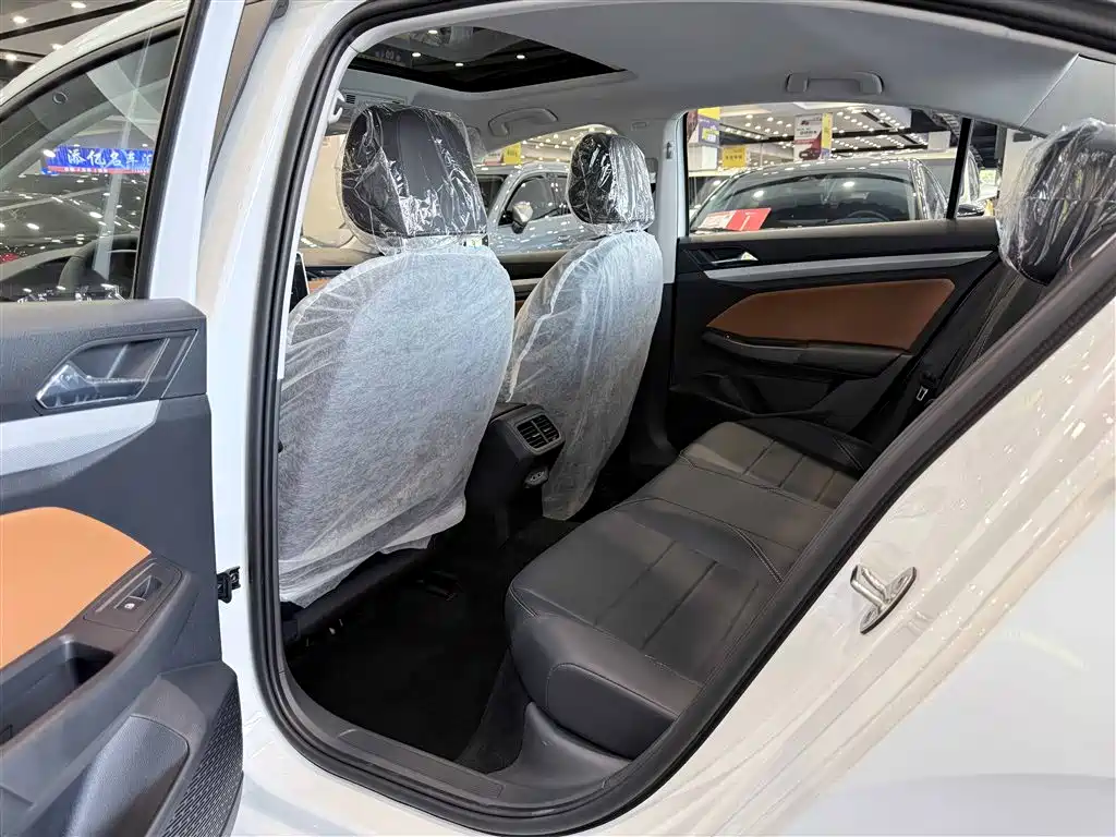 VOLKSWAGEN BORA