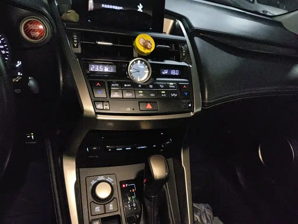 Фото 6 - Lexus NX