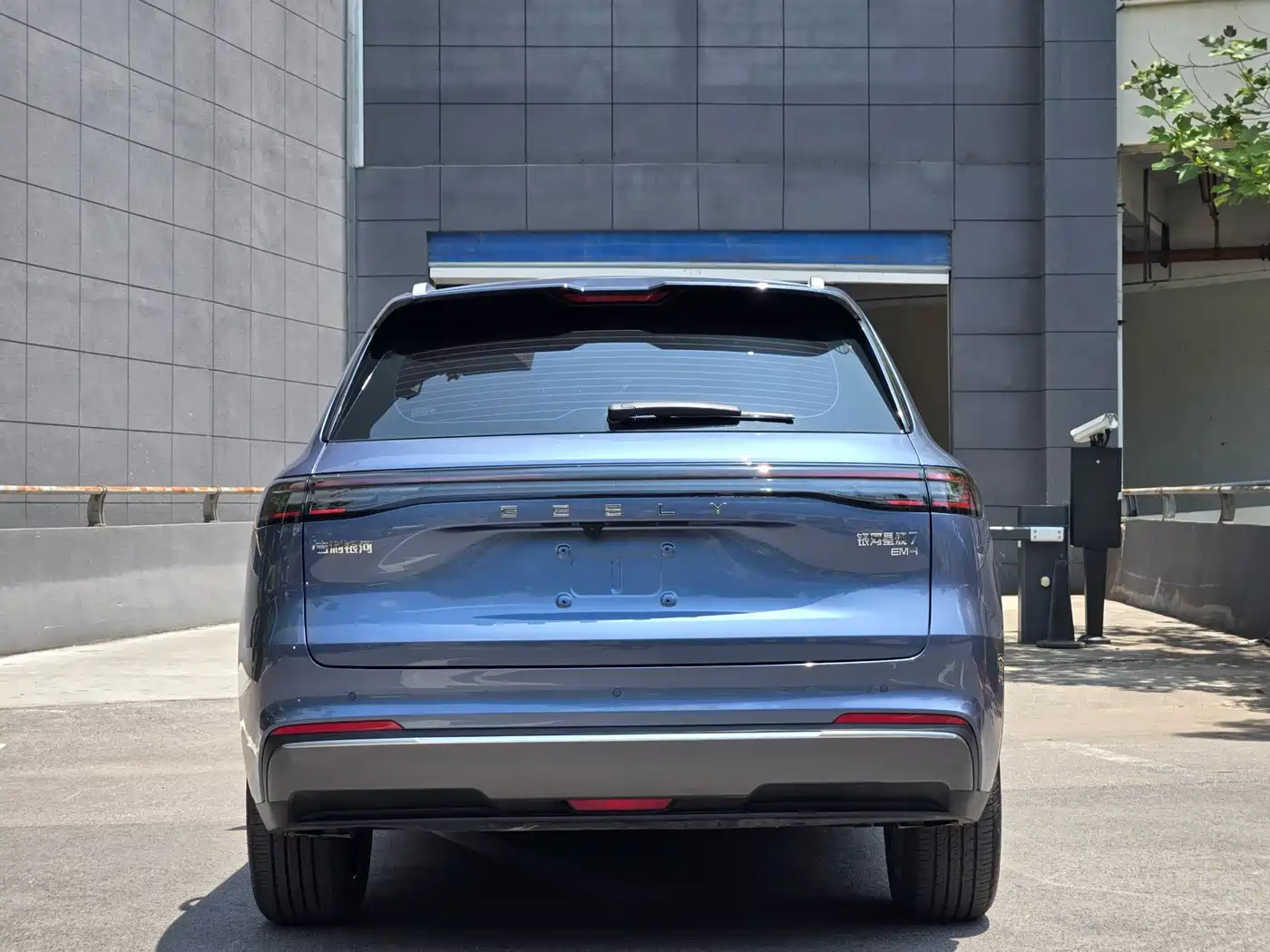 Geely Galaxy Galaxy Starship 7 EM-i 2025 120km Navigation Edition фото 15