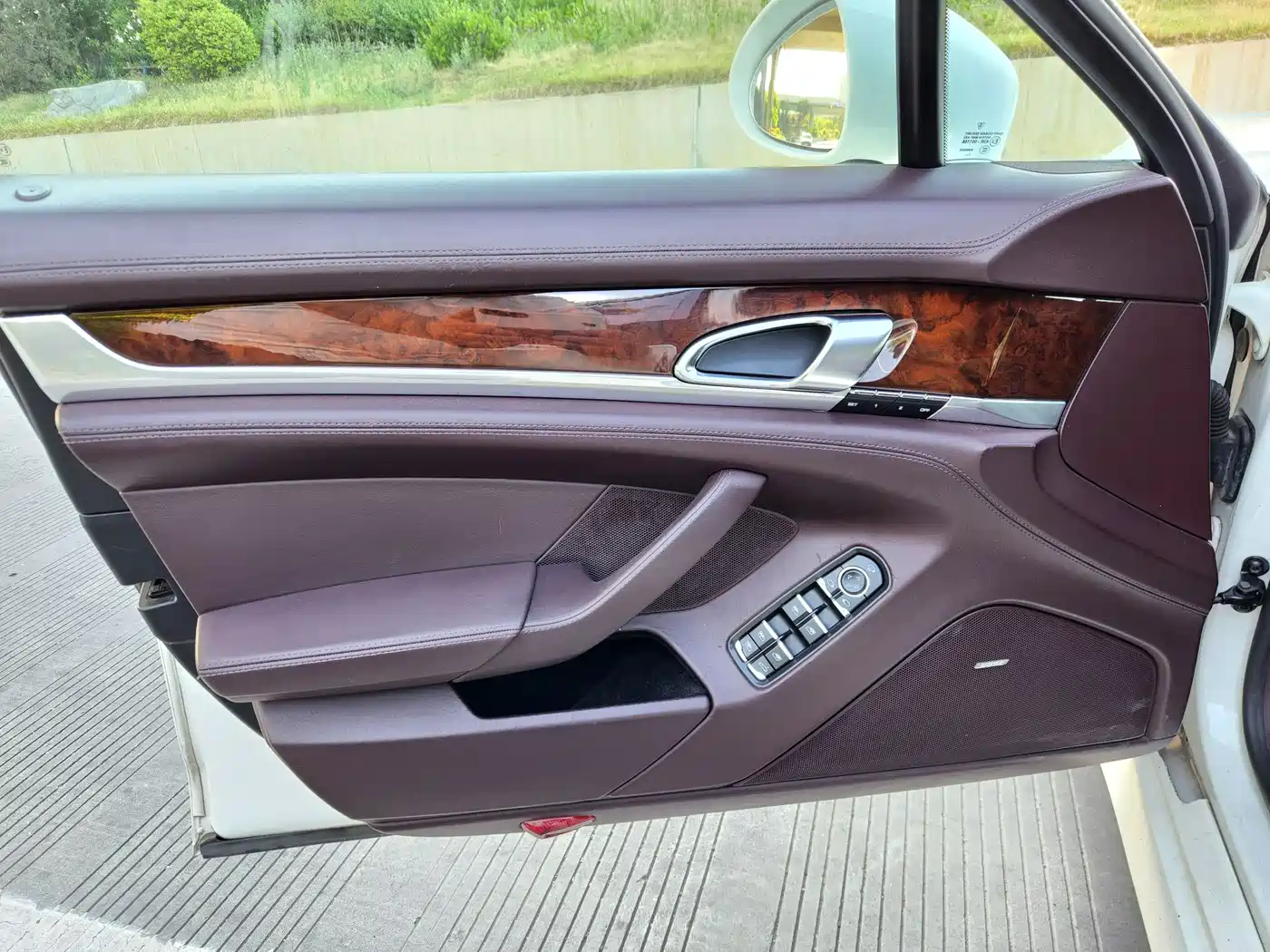 Porsche Panamera 2010 Panamera 4 3.6L фото 8