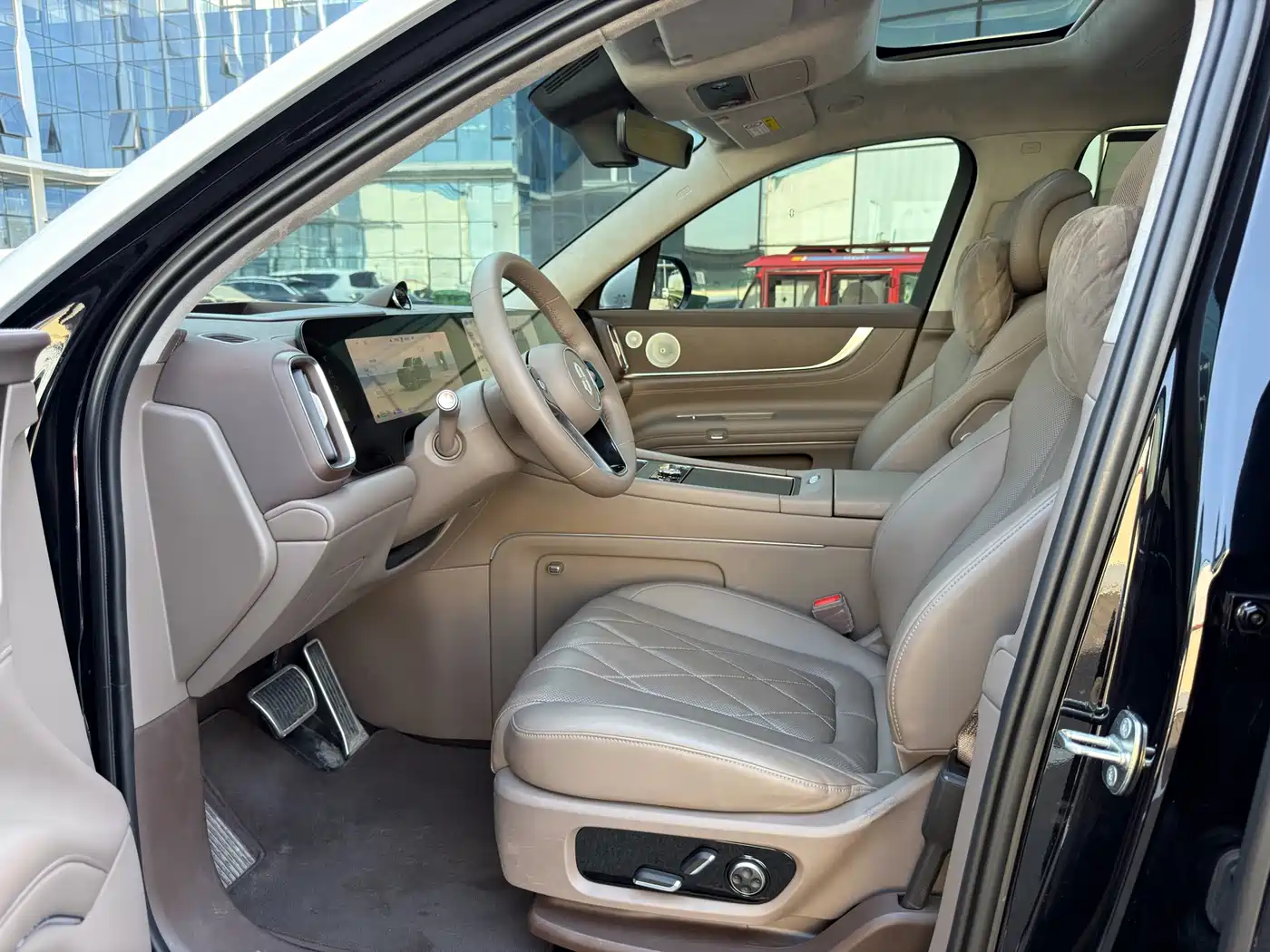 AITO Wenjie AITO M9 2024 Model Extended Range Ultra Edition 52kWh 5-Seater фото 4