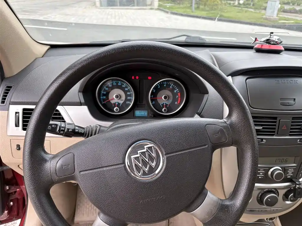 Buick Excelle 2013 1.5L Manual Classic Edition фото 4