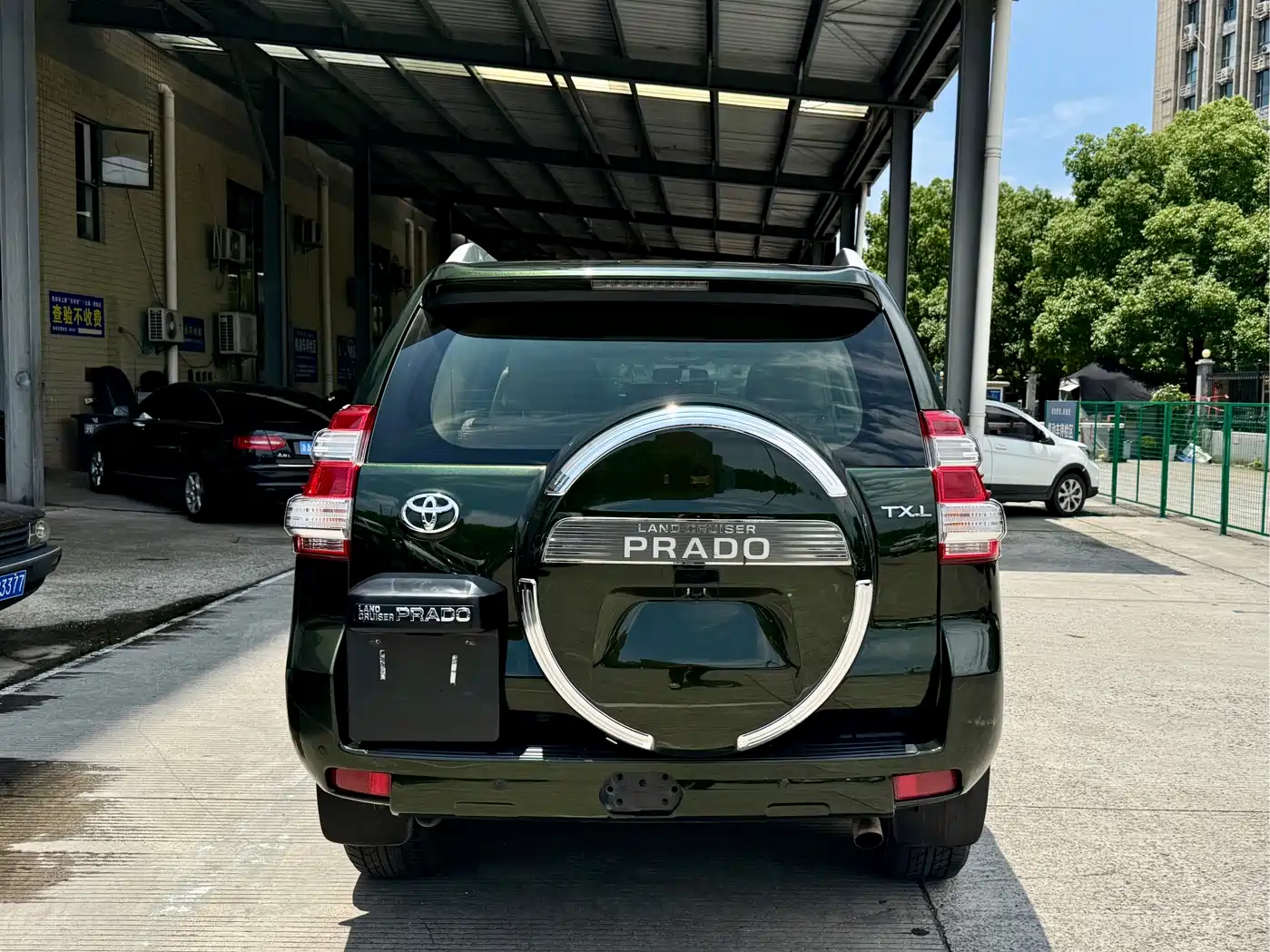 Toyota Prado (Import) 2014 2.7L Automatic Luxury фото 7