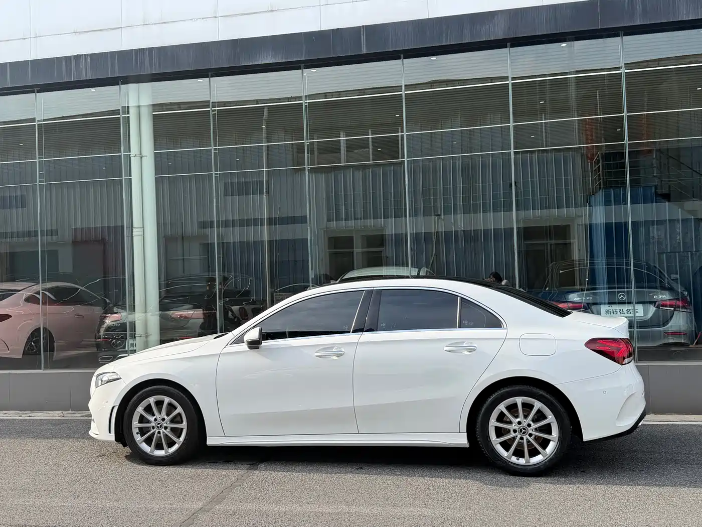 Mercedes-Benz A-Class 2021 A 200 L Sport Sedan Fashion Edition фото 10