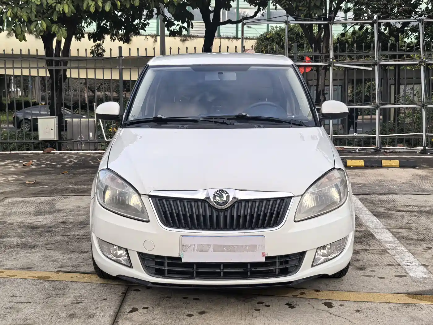 Škoda Fabia 2012 1.4L Automatic Crystal Edition фото 3