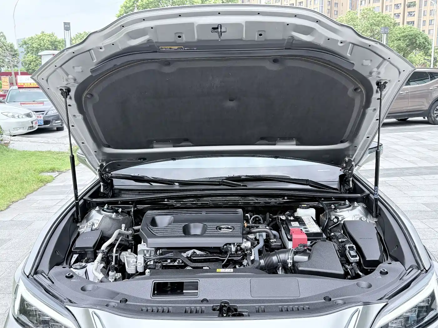 Photo 21 - Lexus ES