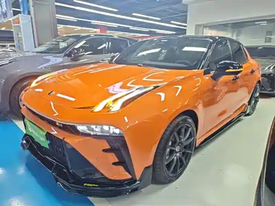 Lynk & Co 03
