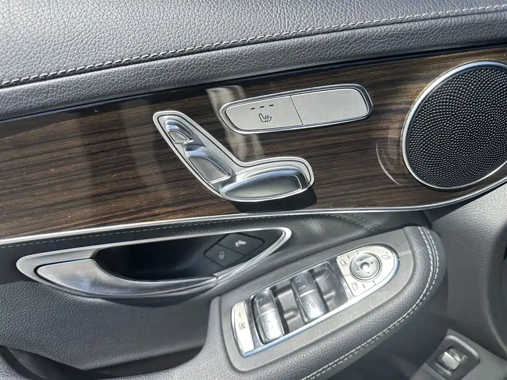 Mercedes-Benz GLC 2017 GLC 260 4MATIC Luxury фото 5