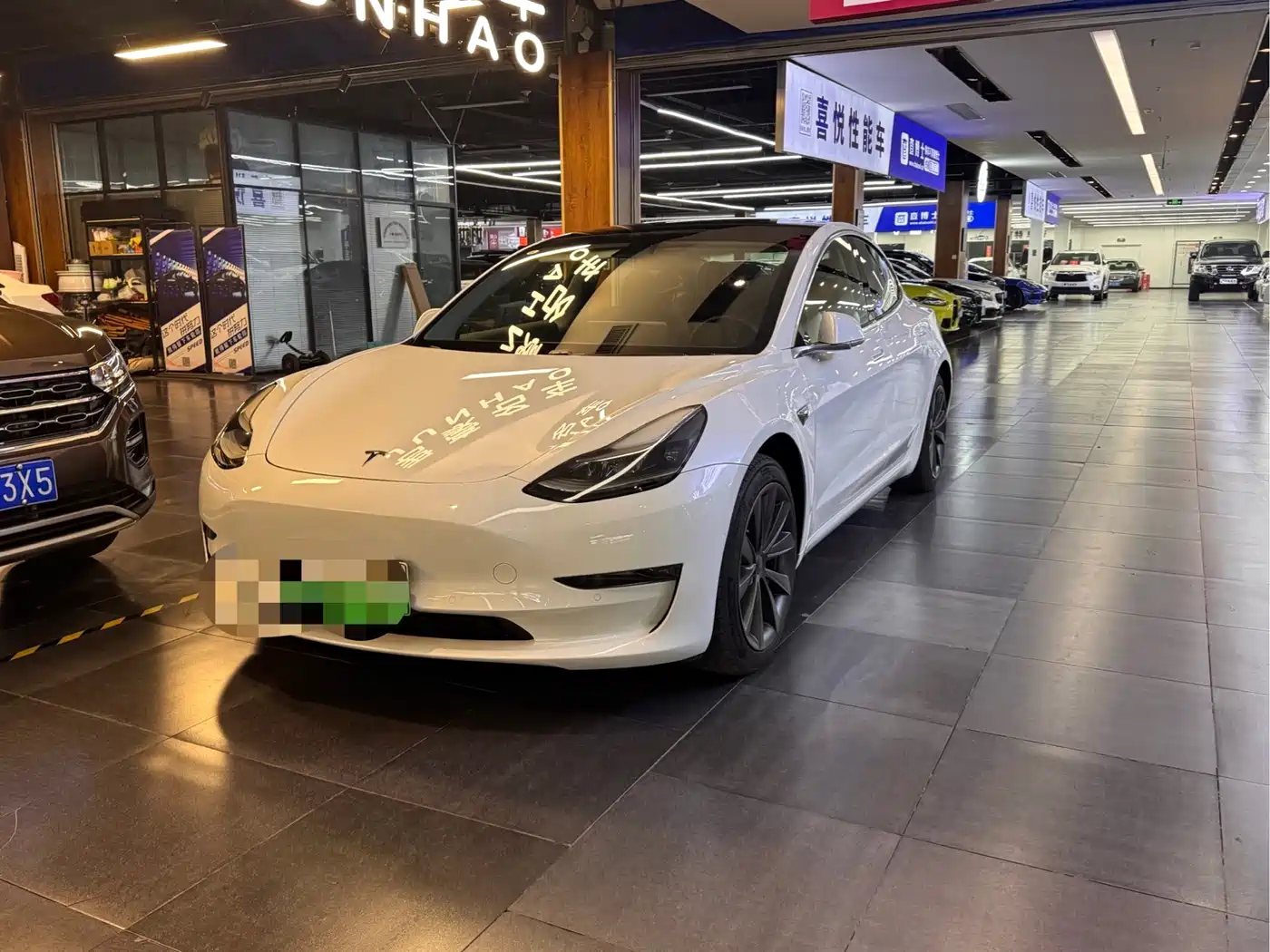 TESLA MODEL 3