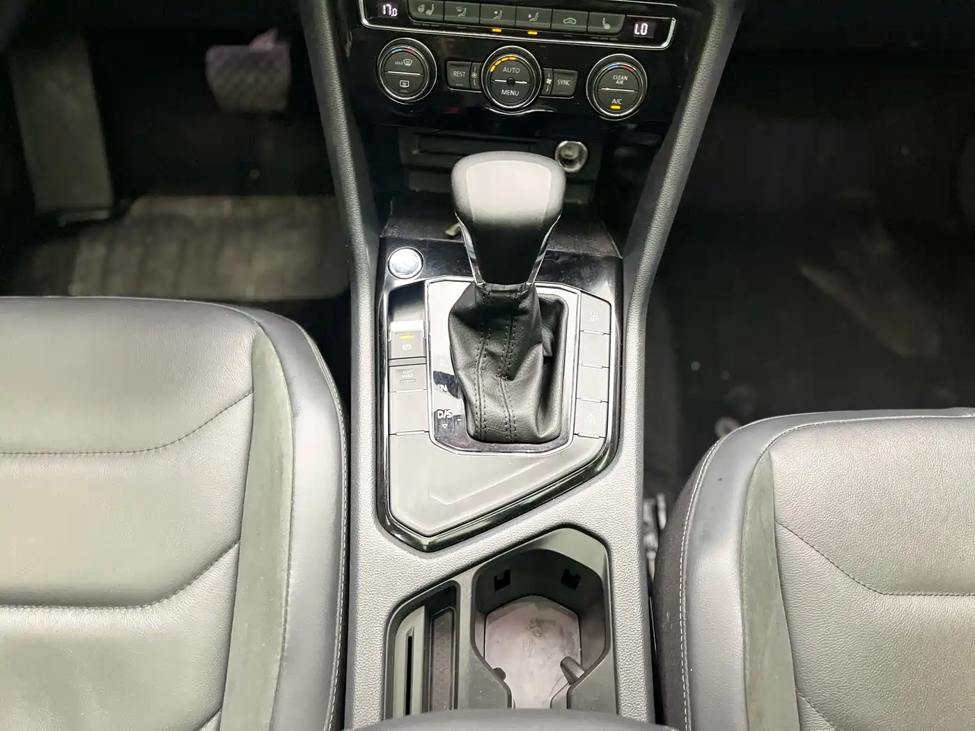 Volkswagen Tiguan L 2018 Facelift 330TSI Automatic 2WD Luxury Edition фото 19