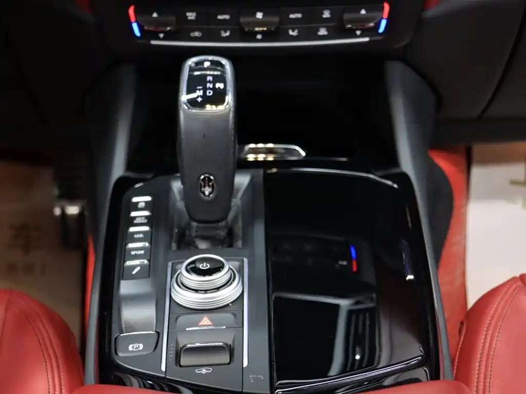 MASERATI LEVANTE