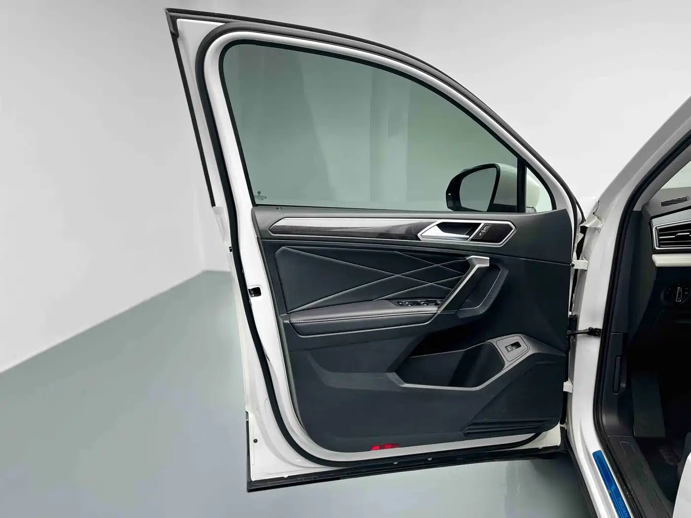 Volkswagen Tiguan L 2022 330TSI Automatic 2WD Smart Edition фото 7