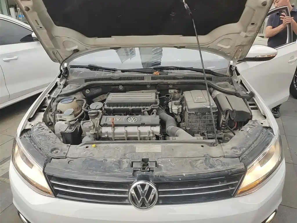 Volkswagen Sagitar 2014 Facelift 1.6L Automatic Leading Version фото 20