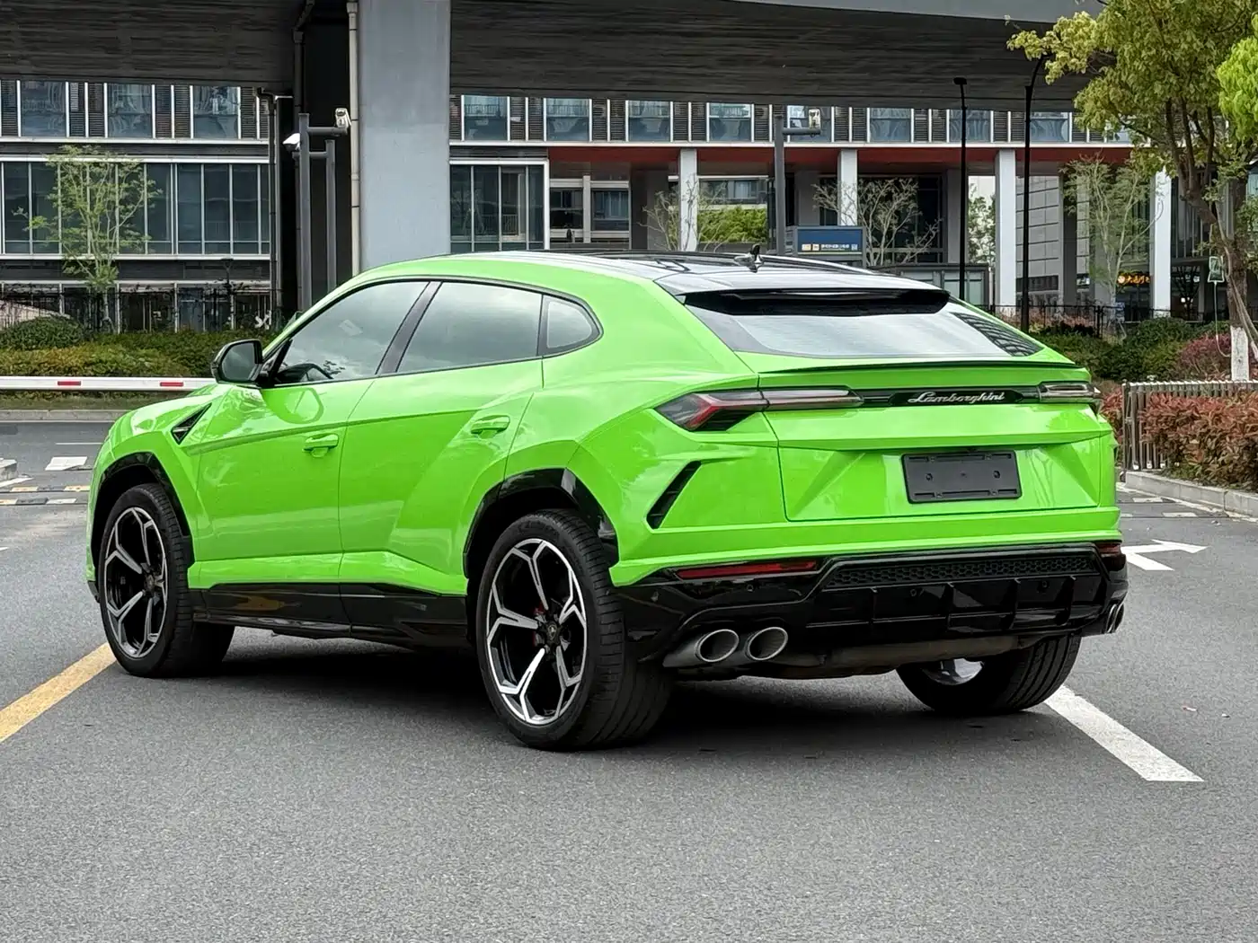 LAMBORGHINI URUS