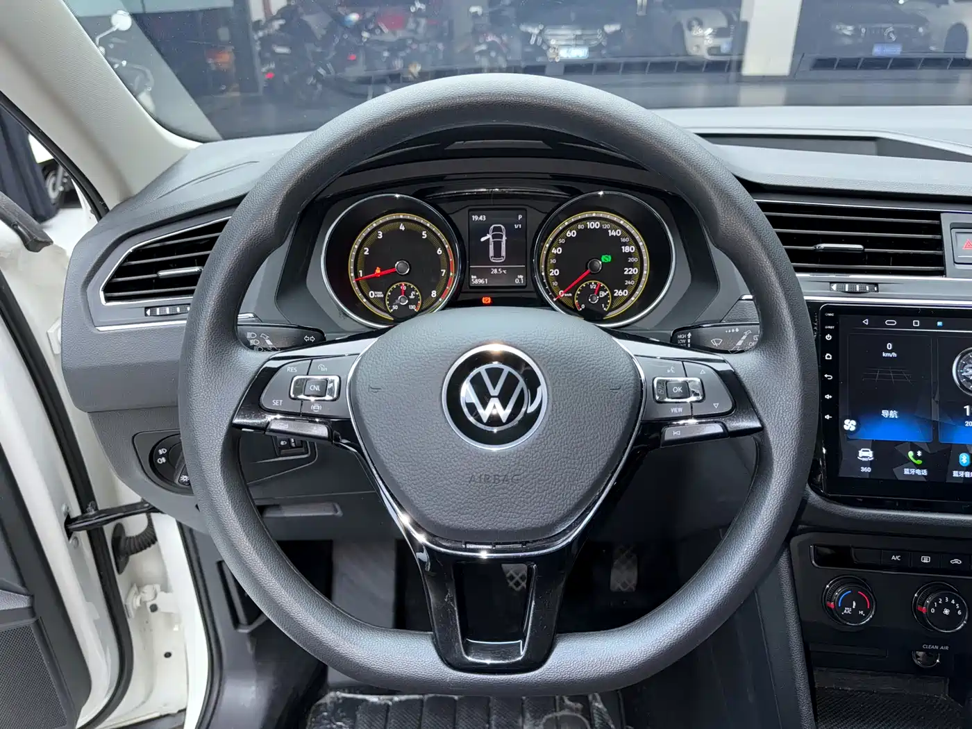Volkswagen Tiguan L 2020 330TSI Auto 2WD Trend China VI фото 12