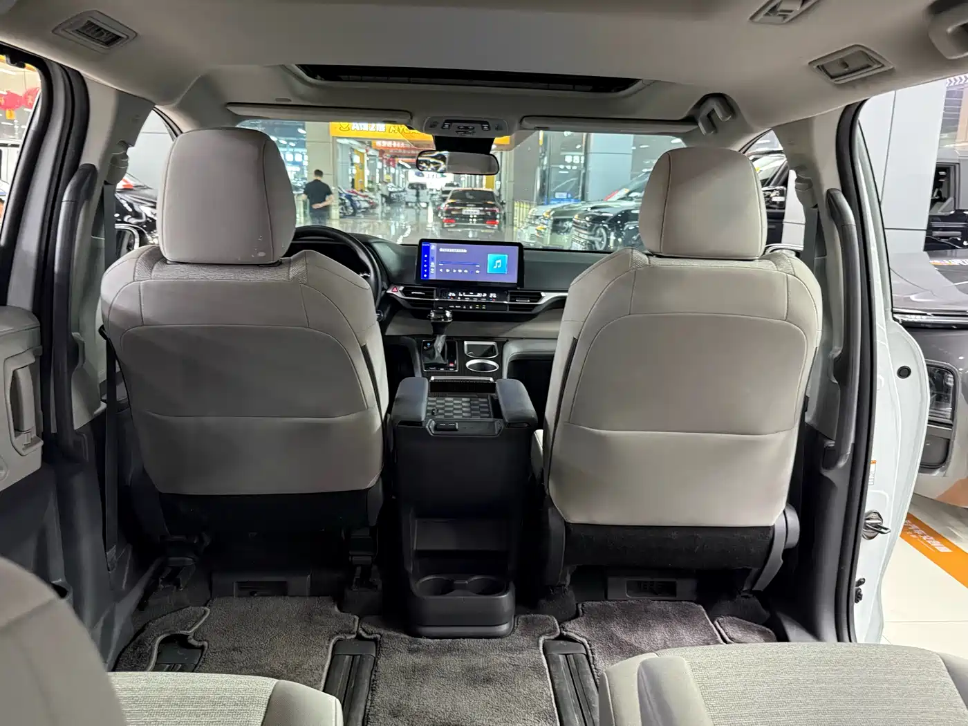 Toyota Sienna 2023 2.5L Hybrid Comfort Edition фото 19