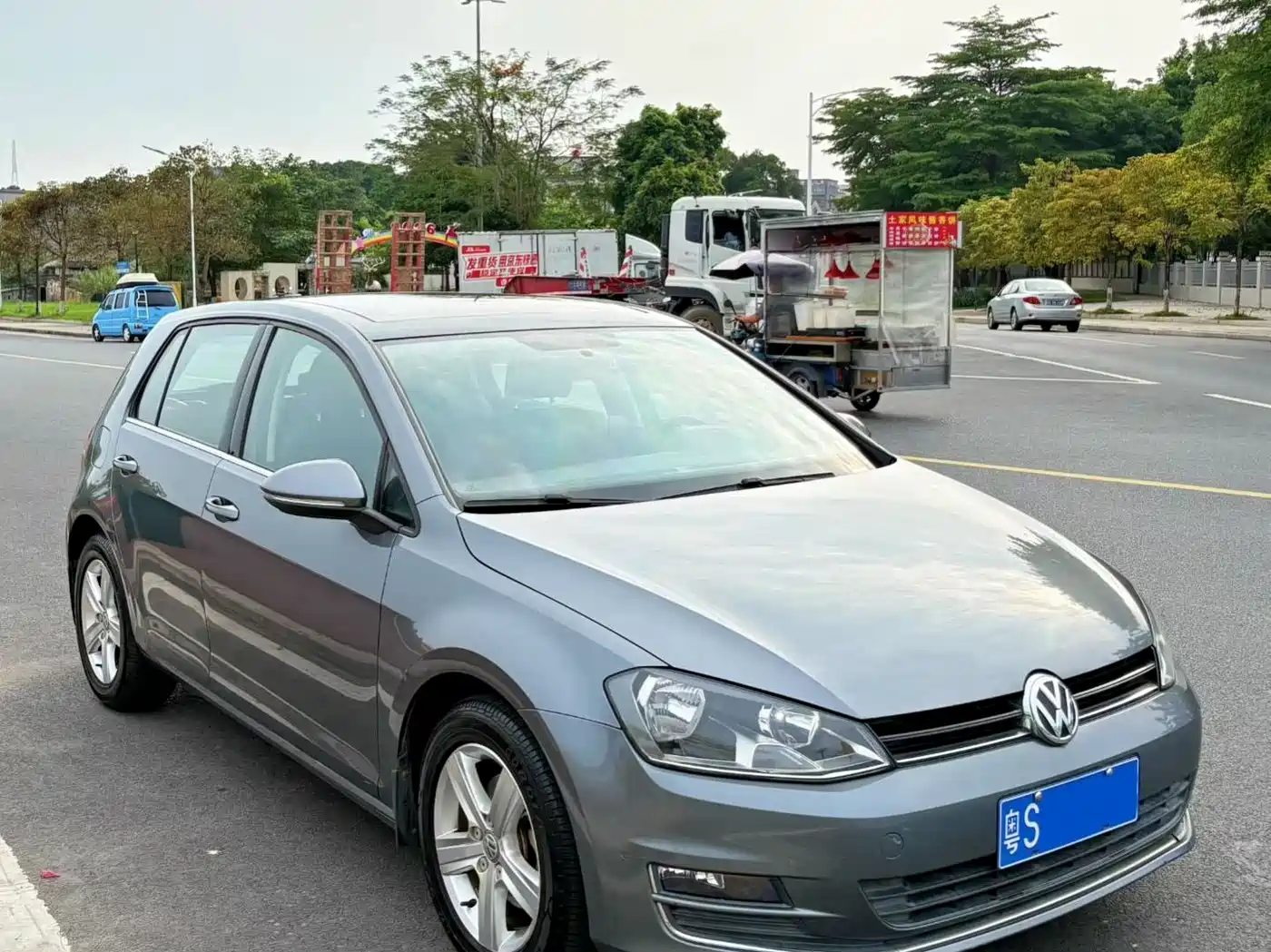 Volkswagen Golf 2014 1.6L Automatic Fashion Edition фото 49