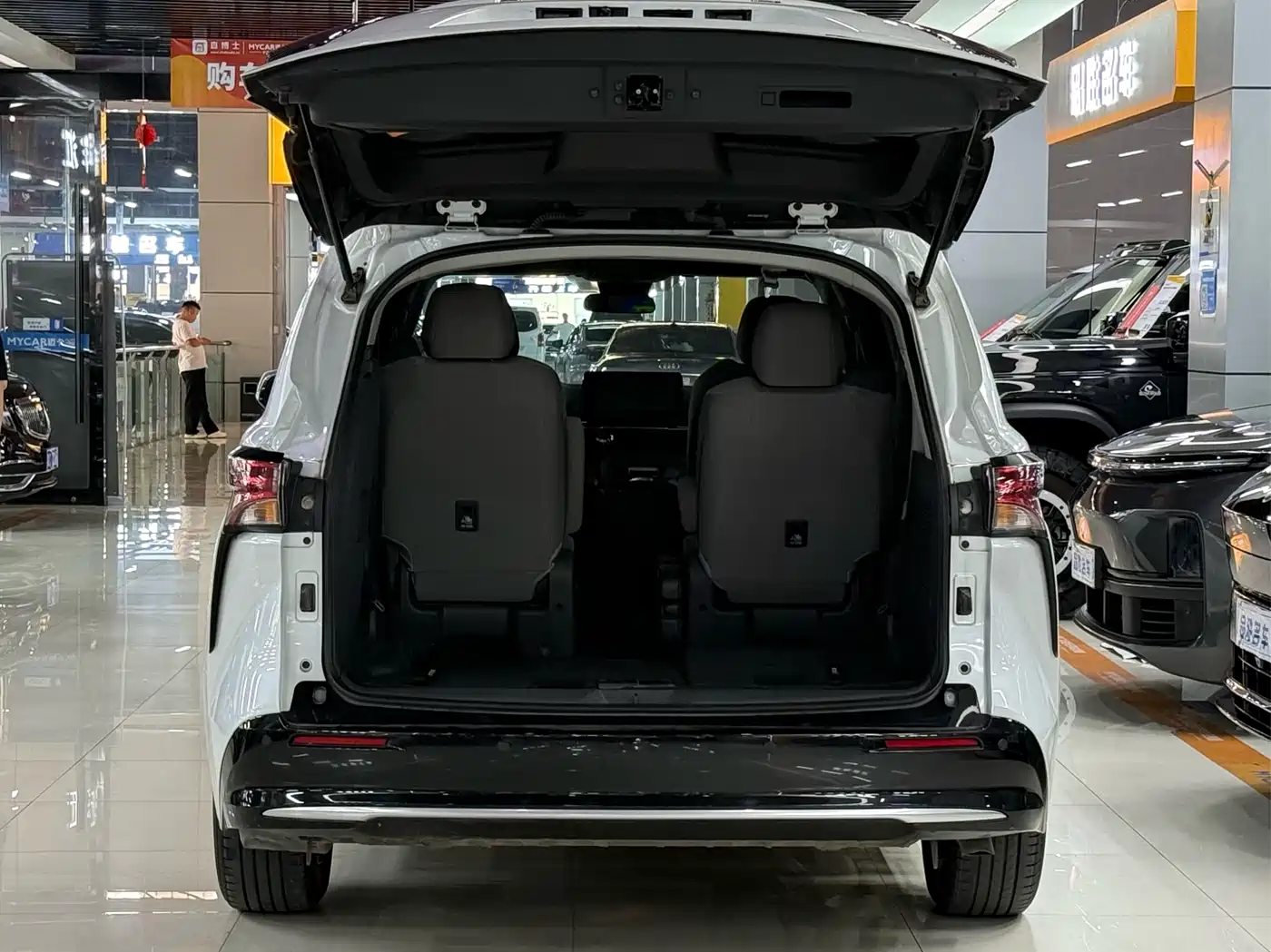 Toyota Sienna 2023 2.5L Hybrid Comfort Edition фото 6
