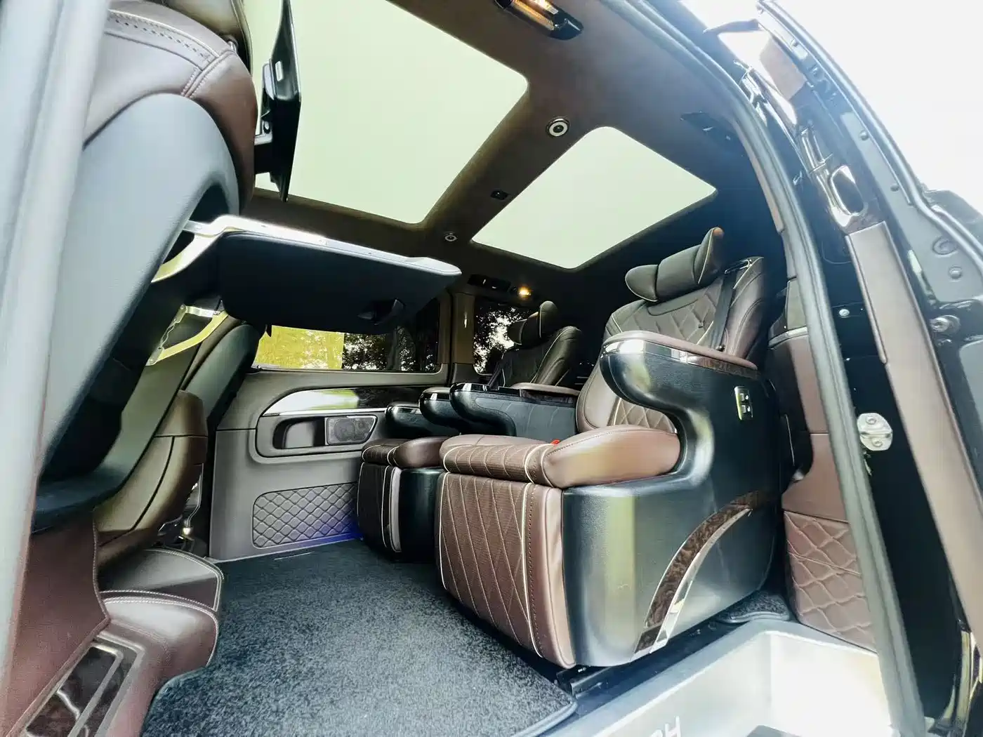 Mercedes-Benz V-Class 2018 V 260 L Premium Long Wheelbase Edition China VI фото 16