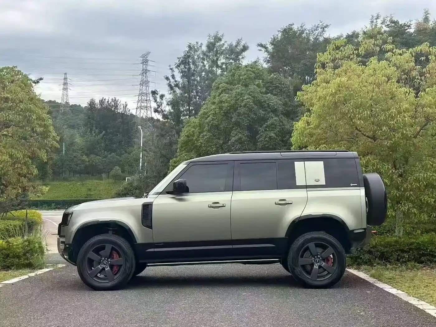 Land Rover Defender 2023 Model 110 3.0T P400 X фото 5