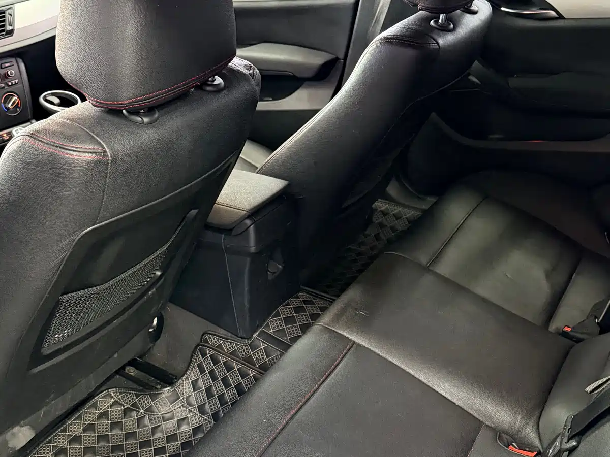 BMW X1 2014 sDrive18i Fashion Edition фото 14