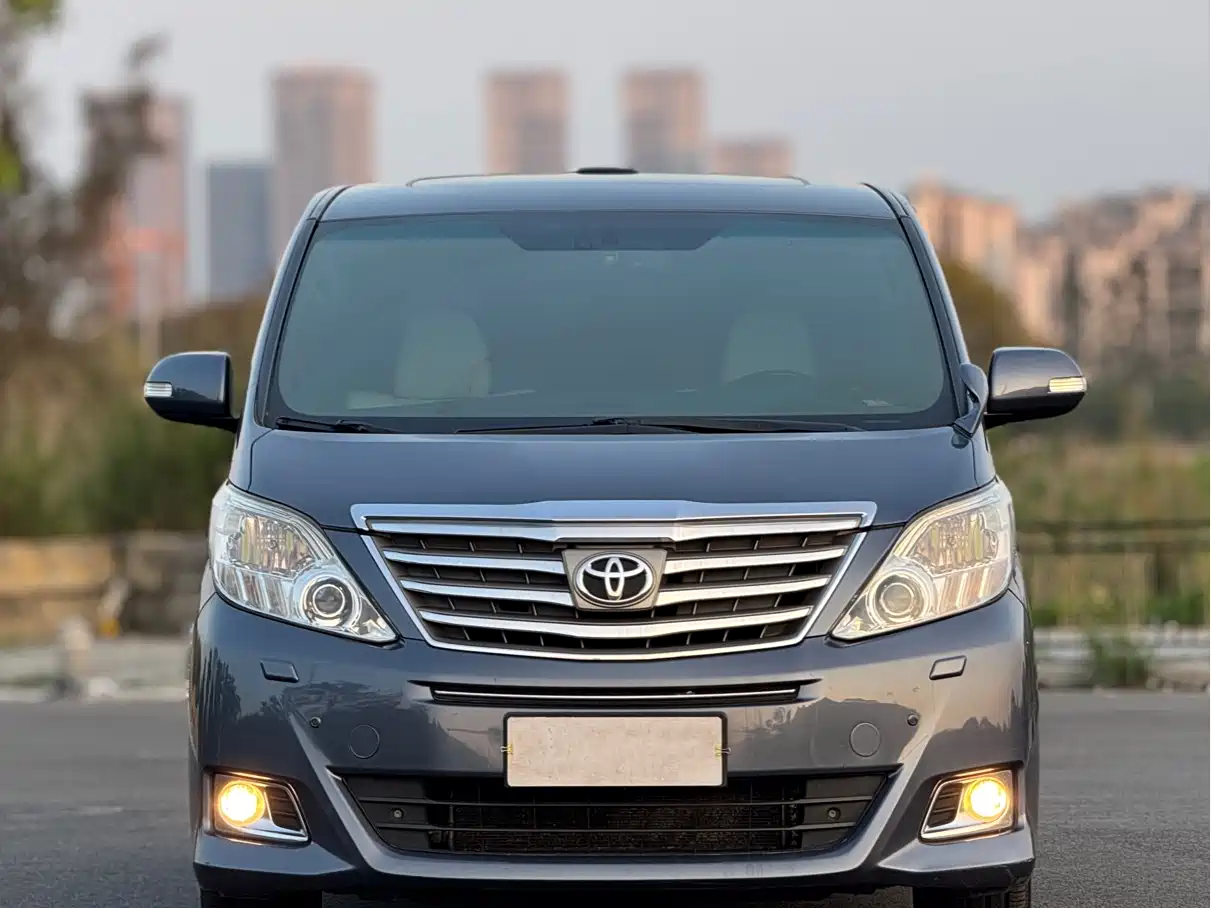Toyota Alphard 2011 3.5L Luxury Edition фото 2