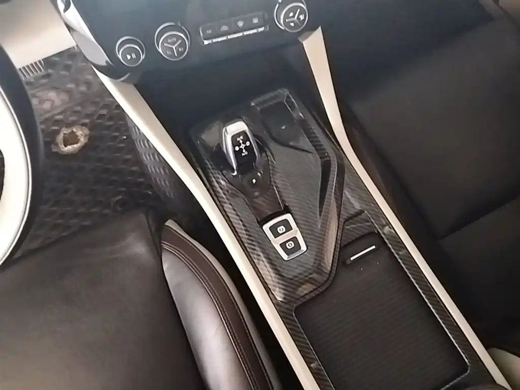 Lynk & Co 02 2018 1.5T DCT 2WD Shine Edition China V фото 14