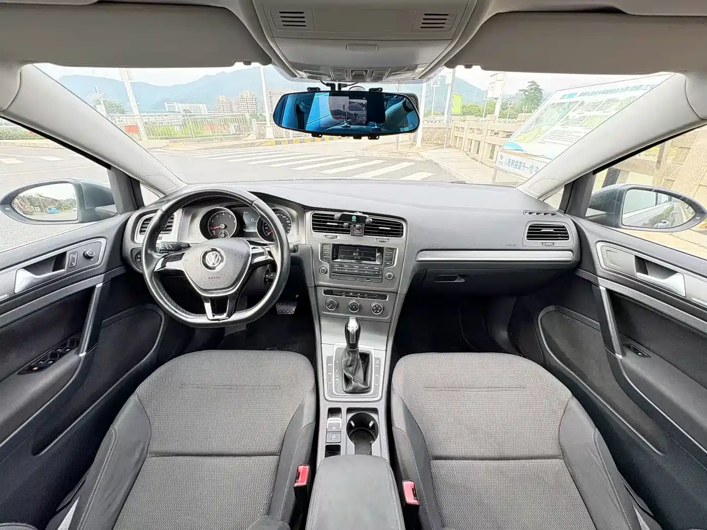 Volkswagen Golf 2014 1.6L Automatic Fashion Edition фото 53
