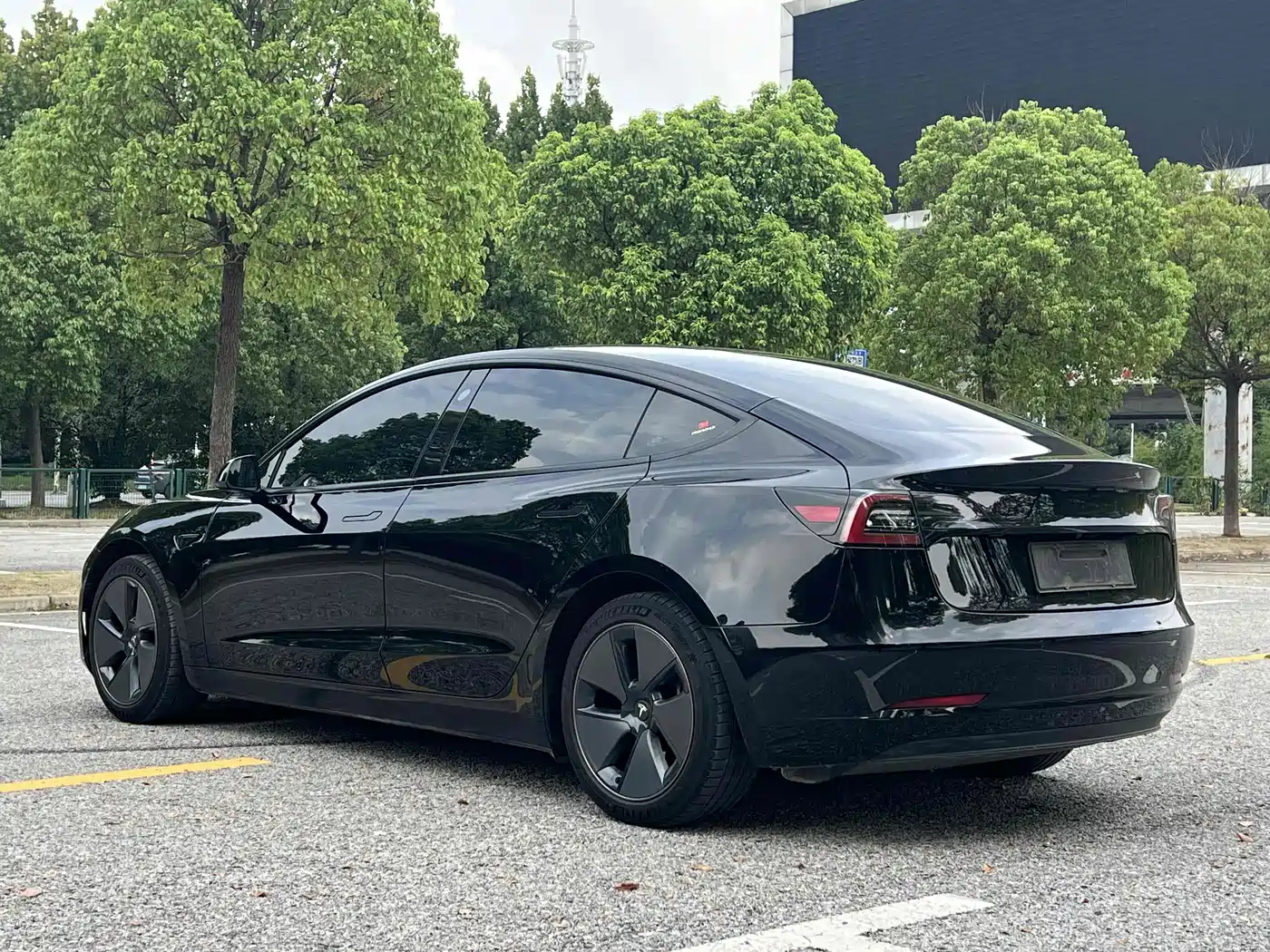 TESLA MODEL 3