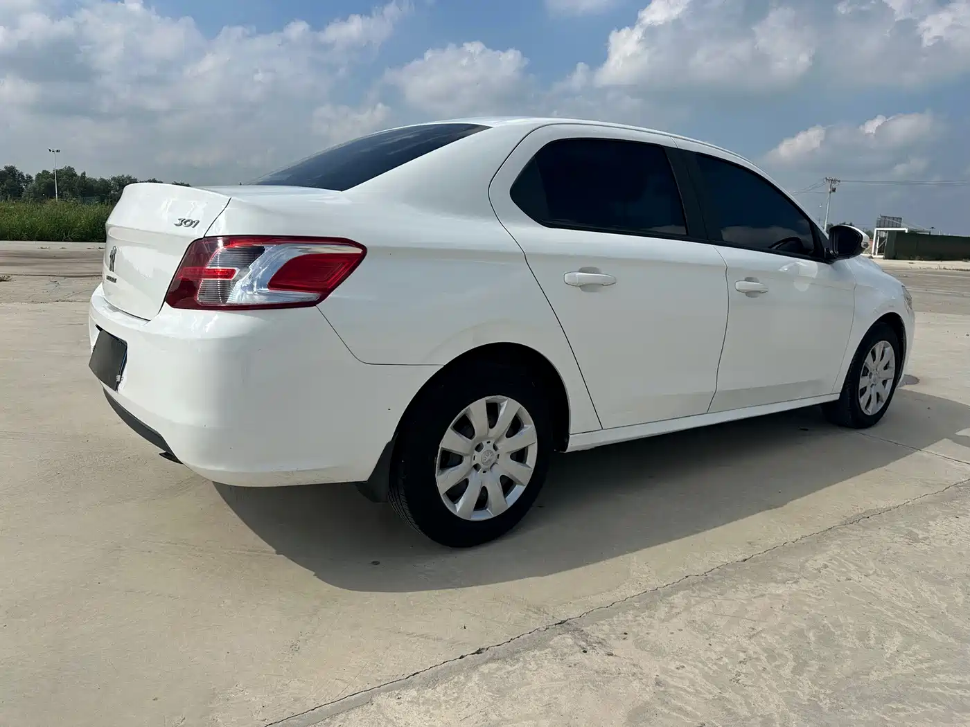 Peugeot 301 2017 2016 1.6L Manual Comfort Edition