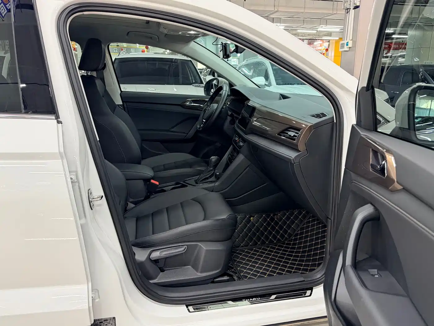 Volkswagen Tharu 2022 280TSI FWD Luxury Edition фото 11